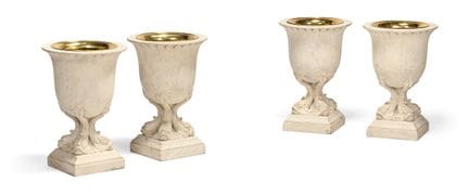 ENSEMBLE DE QUATRE URNES OU JARDINIÈRES EN BOIS SC
