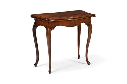 TABLE À JEUX DE L'ÉPOQUE DE GEORGE III, EN ACAJOU 