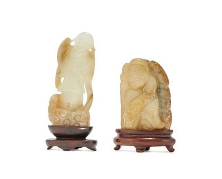 Eine chinesische, geschnitzte Figur aus Seladon-Ja