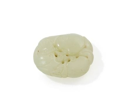 Colgante chino de jade celadón pálido con motivo d