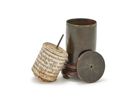 Éléments provenant d’un moulin à prières tibétain 