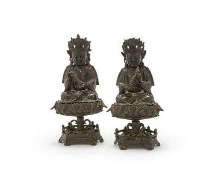 Paire de figurines chinoises en bronze représentan