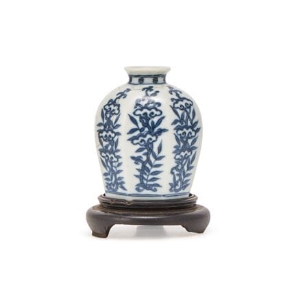 Ein chinesisches blau-weißes achteckiges „Lingzhi“