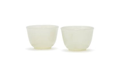 Ein Paar chinesische Becher aus weißer Jade, 18./1