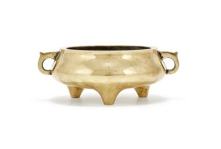 Ein chinesisches dreifüßiges Räuchergefäß aus Bron