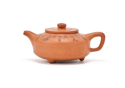Una tetera china de yixing con inscripción. Dinast