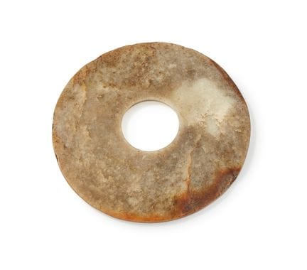 Eine große chinesische Jadeschale („Bi“), neolithi