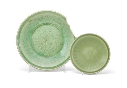 Un gran plato chino de Longquan. Dinastía Ming, si