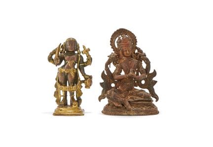 Une statue en bronze doré représentant Bhairava, o