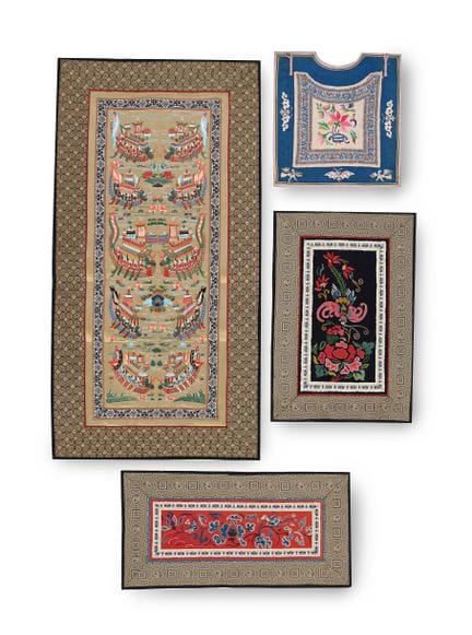 Ensemble de quatre broderies sur soie chinoises, d