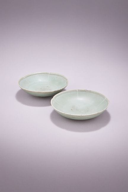 Un par de platos chinos de Longquan con esmalte ce