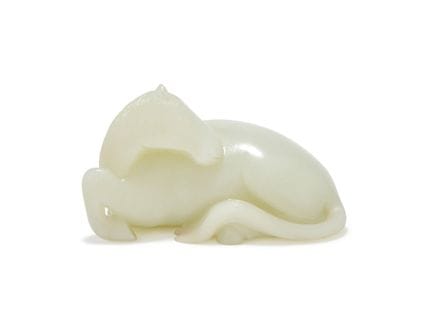 Eine chinesische, aus weißer Jade geschnitzte Pfer