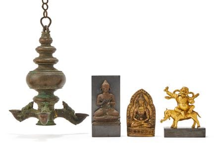 Un Bouddha birman assis en bronze, probablement du