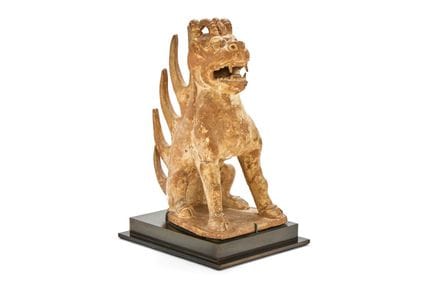 Eine chinesische bemalte Keramikfigur eines Erdgei