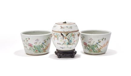 Un par de jardineras chinas de la «Famille Rose», 