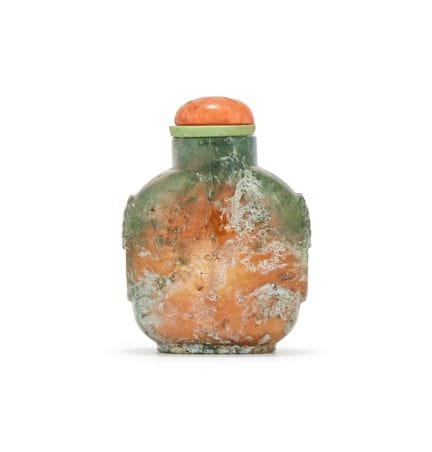 Y Eine chinesische Schnupftabakflasche aus „Moosac
