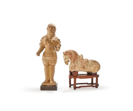 Eine chinesische Terrakotta-Figur eines Wächters a
