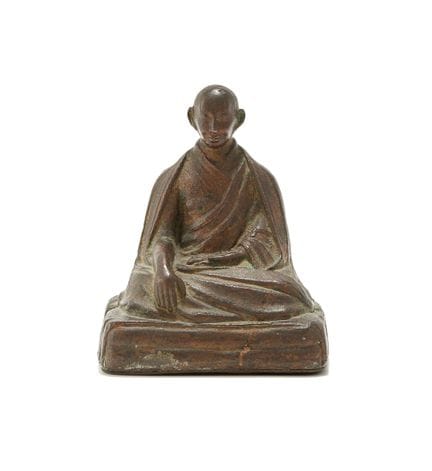 Eine tibetische Bronzestatue eines Lamas aus dem 1