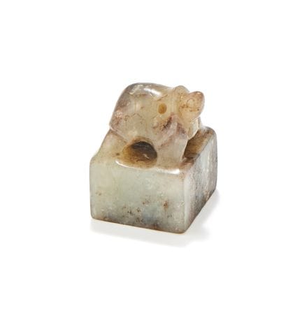 Ein chinesisches Siegel aus grauer Jade im archais