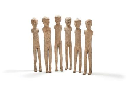 Sechs chinesische Tonfiguren in Form von Strichmän