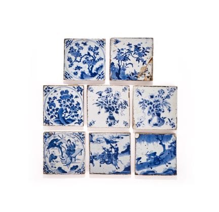 八块中国青花方形砖，康熙年间（1662-1722），其中五块绘有盛开的花卉，三块绘有各种人物场景， 
