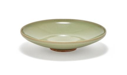 Eine große chinesische Schale aus Seladon mit glei