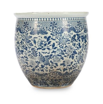 一件大型中国青花鱼缸，19世纪，绘有鸟类、牡丹及其他花卉图案，高约61厘米×宽约62厘米，十九世纪 