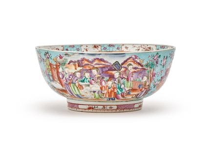 一件大型中国外销戳花碗 乾隆 （1735-1796）饰以大小不一的浮雕形饰框，内绘人物与山水图景，均