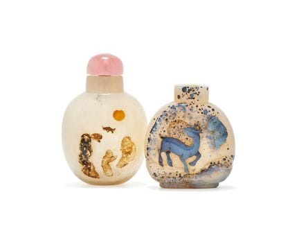 Una botella de rapé de ágata blanca china. Dinastí