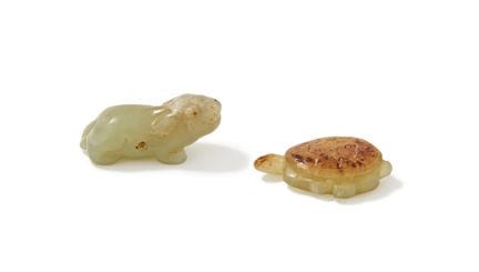 Zwei kleine chinesische Tiere aus Seladon-Jade, Mi