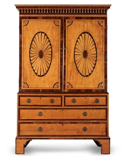 Armoire à linge du XVIIIe siècle de style George I