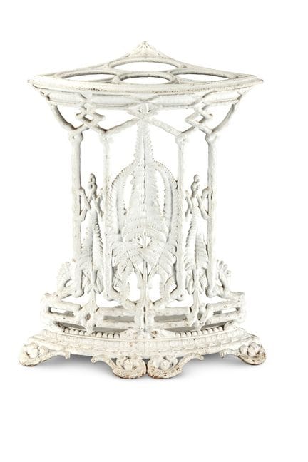 PORTE-PARAPLUIES D'ANGLE VICTORIEN EN FONTE, PRESQ