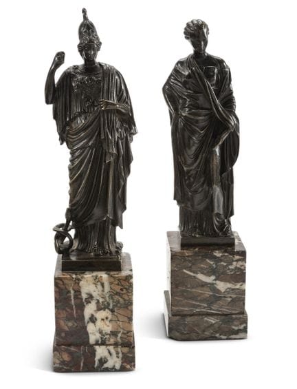 D'APRÈS L'ANTIQUITÉ - PAIRE DE STATUETTES EN BRONZ