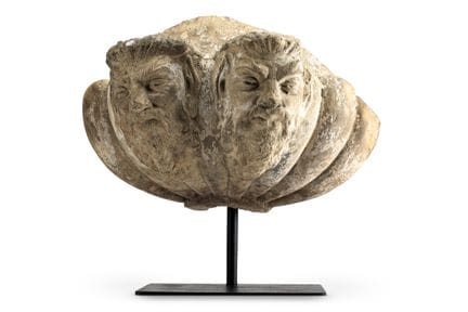 FRAGMENT D'UNE GRANDE URNE EN TERRE CUITE ANGLAISE