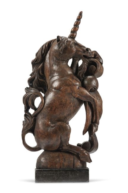 UNE LICORNE EN ORME SCULPTÉ, XVIIIe SIÈCLE, en for