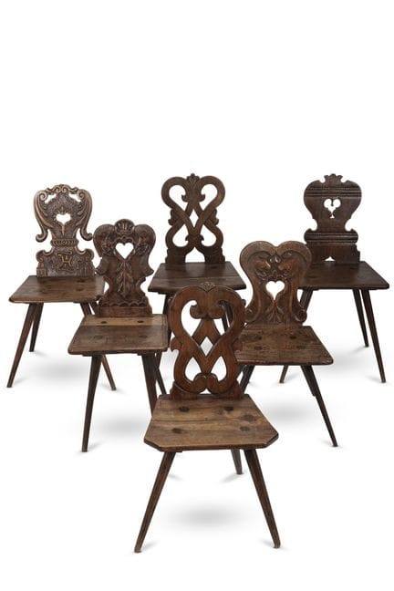 ENSEMBLE HARLEQUIN DE SIX CHAISES EN PIN, ORME ET 