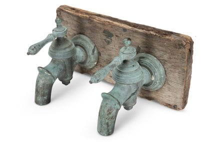 UNE PAIRE DE ROBINETS EN BRONZE DU XIXe SIÈCLE Mon
