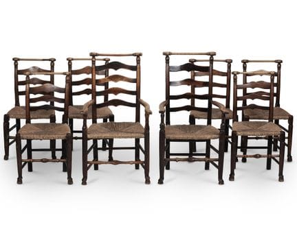 ENSEMBLE DE HUIT CHAISES À DOS EN ÉCHELLE EN CHÊNE