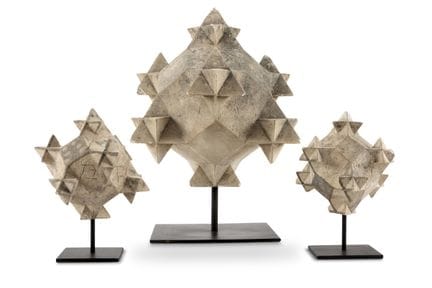 ENSEMBLE DE TROIS « PIERRES DE SORCIÈRE », FRANÇAI