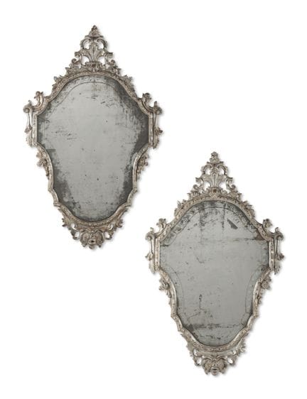 PAIRE DE MIROIRS SCULPTÉS ET DORÉS À L'ARGENT – IT