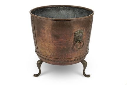 GRAND BAC À BÛCHES CYLINDRIQUE EN CUIVRE RIVETÉ DE