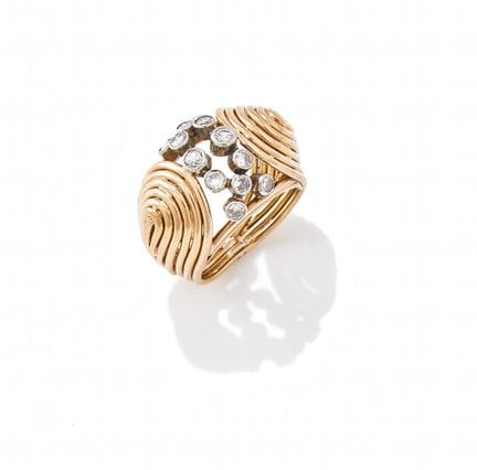 Un anillo de gala con diamantes de mediados del si