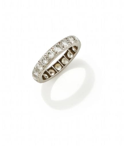 UN ANILLO DIAMANTADO «ETERNITY» Diamantes de talla