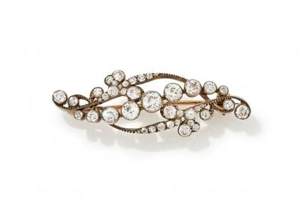 UN BROCHE DE DIAMANTES DE FINALES DEL SIGLO XIX, A