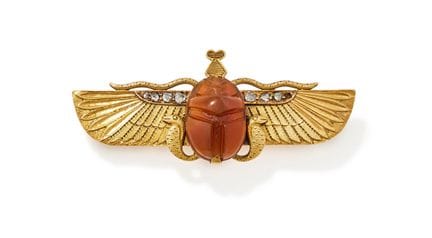 BROCHE DE ESCARABIO DE ESTILO NEOEGIPCIO, ALREDEDO