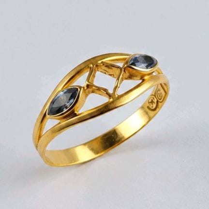 18K yellow gold ring (750) with an openwork settin
