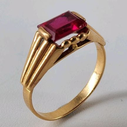 Ring in 18K (750 thousandths) yellow gold, gadroon