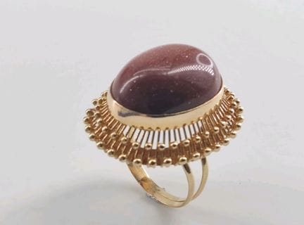 18k yellow gold ring (750 parts per thousand), set
