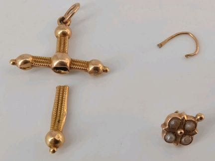 A set consisting of a broken cross and a broken 14