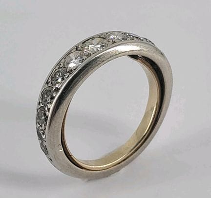 Platinum (950 thousandths) garter ring set with 13